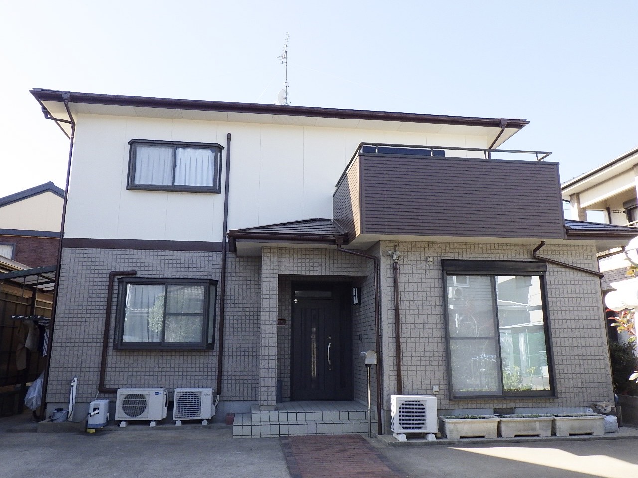 バルコニーのアクセントカラーで魅せる！立体感を引き出すツートン外壁塗装（長崎県大村市）